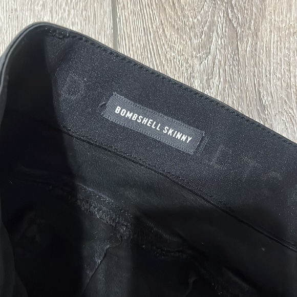 Torrid bombshell skinny distressed jeans size 16 - Picture 3 of 6